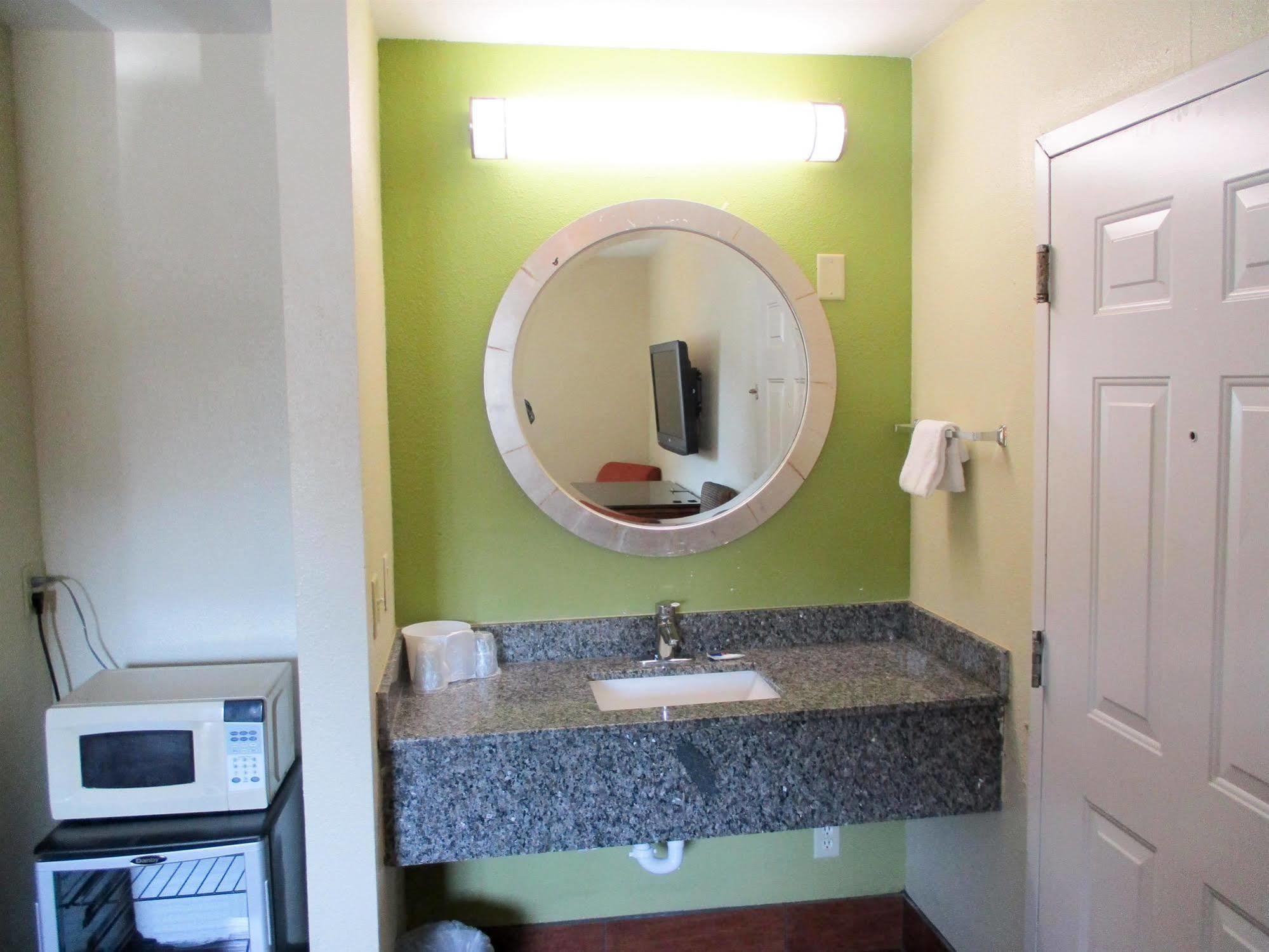 Savannah Garden Inn Bagian luar foto