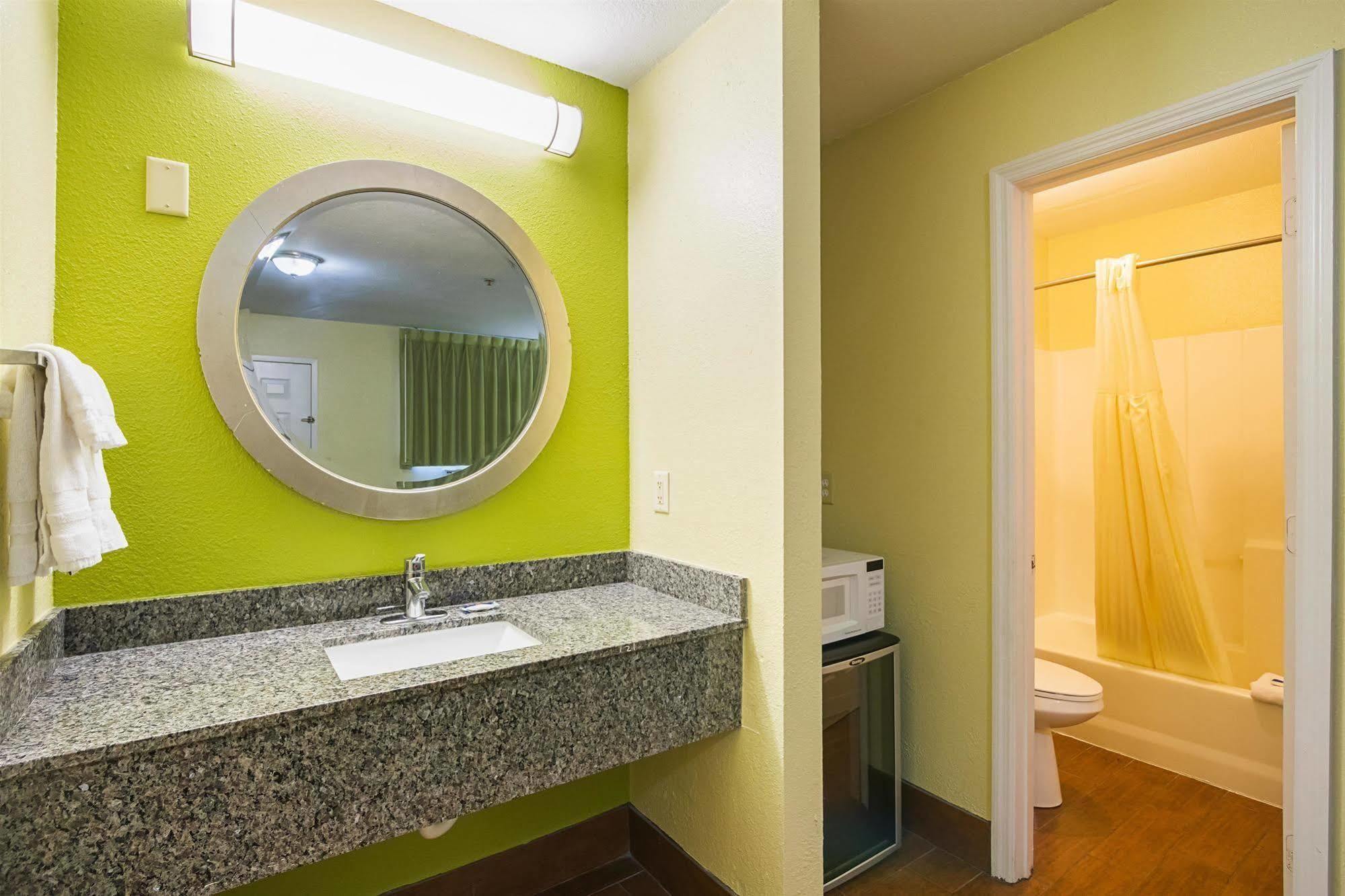 Savannah Garden Inn Bagian luar foto