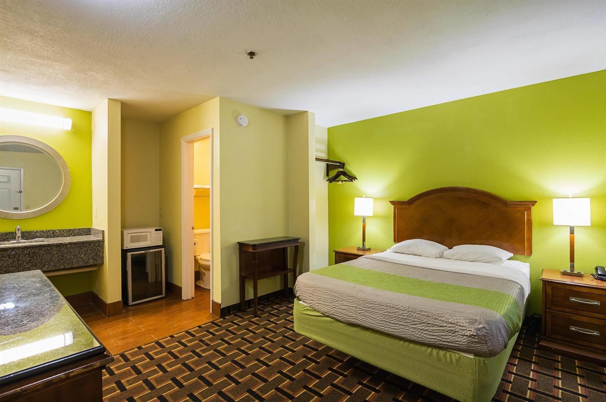 Savannah Garden Inn Bagian luar foto